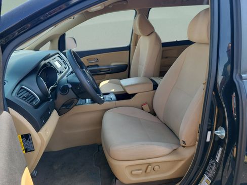 Used 2016 Kia Sedona LX w/ LX Convenience Package FWD image 18