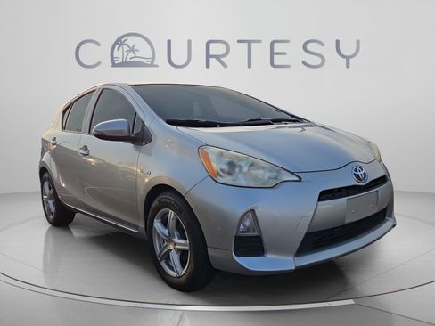 Used 2012 Toyota Prius C One FWD image 3