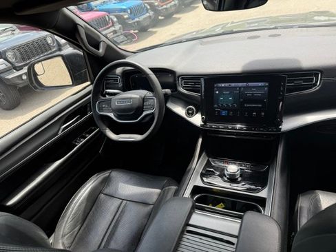 Used 2023 Jeep Wagoneer L Series II AWD/4WD image 9