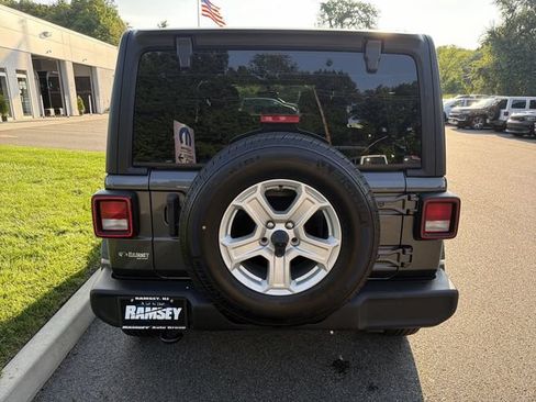 Used 2022 Jeep Wrangler Unlimited Sport AWD/4WD image 25
