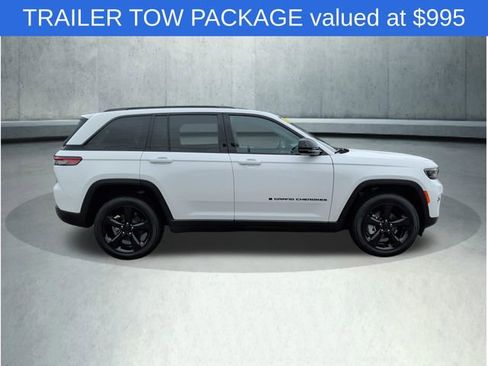 Used 2025 Jeep Grand Cherokee Limited w/ Black Appearance Package AWD/4WD image 8