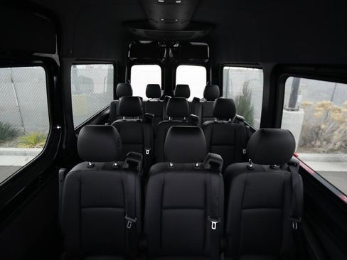 Used 2024 Mercedes-Benz Sprinter 2500 image 10