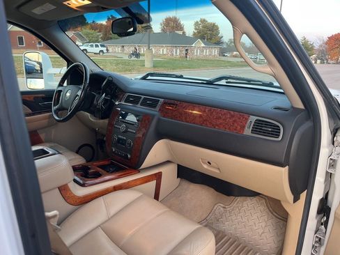 Used 2008 Chevrolet Silverado 3500 LTZ w/ EZ-Lift Tailgate Package image 22