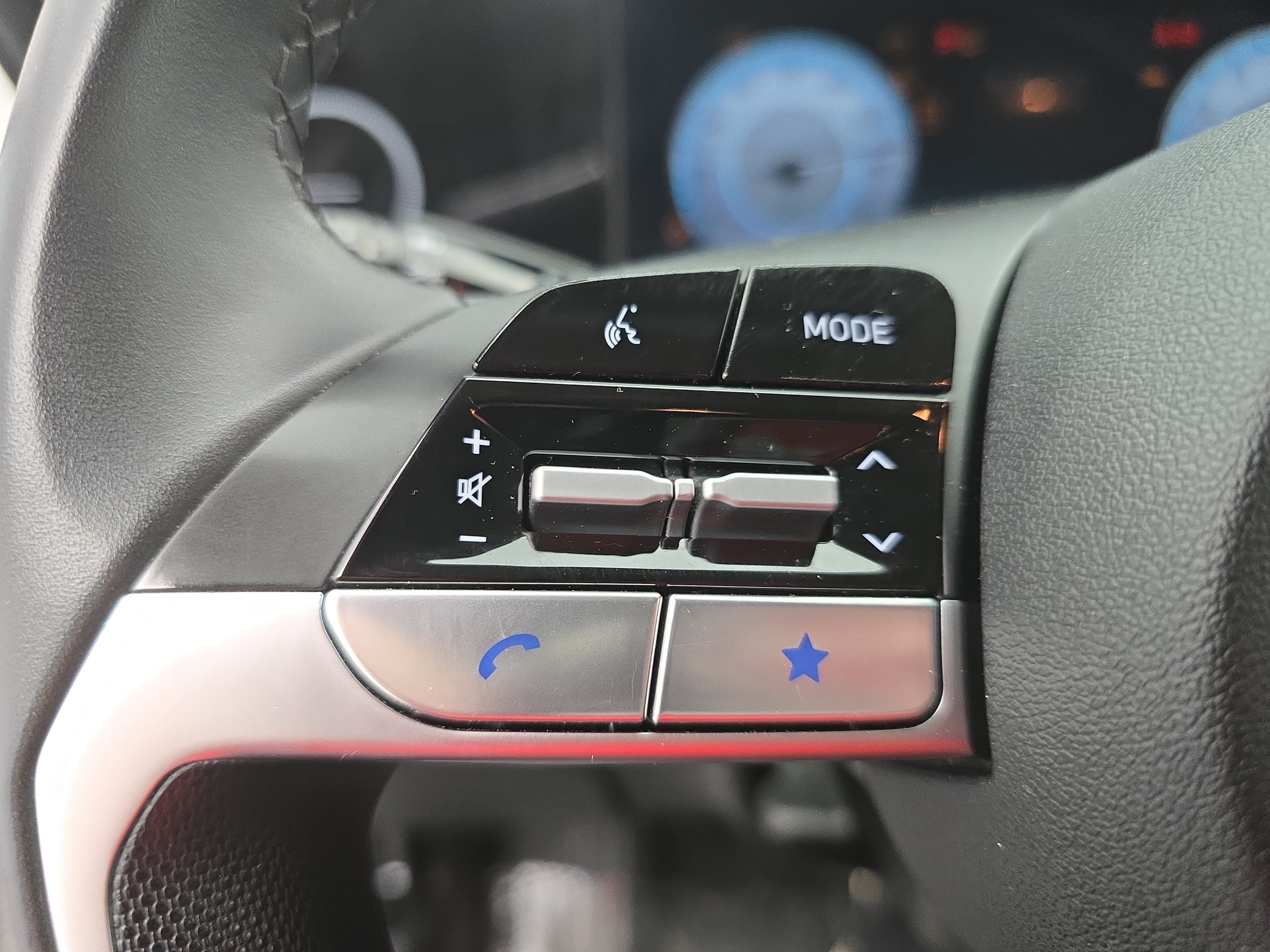 Used 2025 Hyundai Elantra Limited FWD image 16
