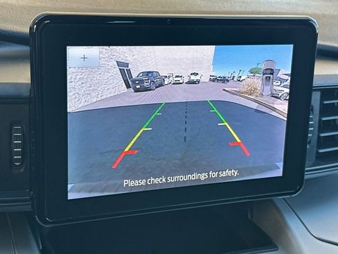 Used 2022 Ford Explorer XLT image 23