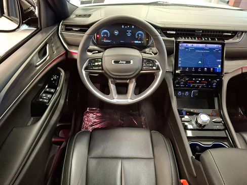 Certified 2024 Jeep Grand Cherokee Overland w/ Luxury Tech Group IV image 11