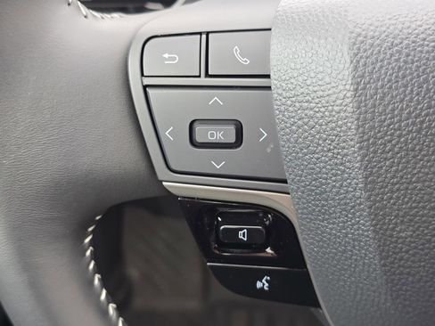 Used 2025 Toyota Camry SE image 16