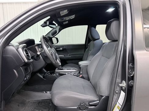 Used 2019 Toyota Tacoma TRD Off-Road w/ Technology Package AWD/4WD image 9