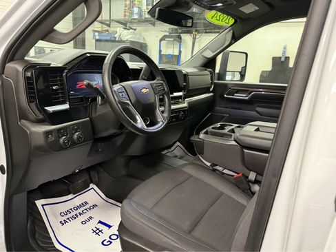Used 2024 Chevrolet Silverado 2500 LT image 10