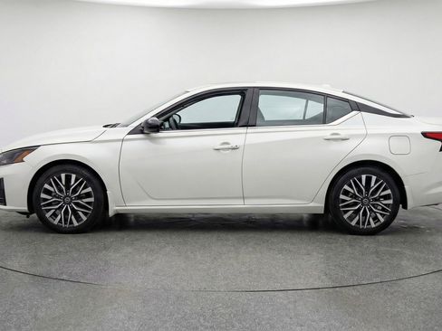 Used 2025 Nissan Altima 2.5 SV FWD image 5