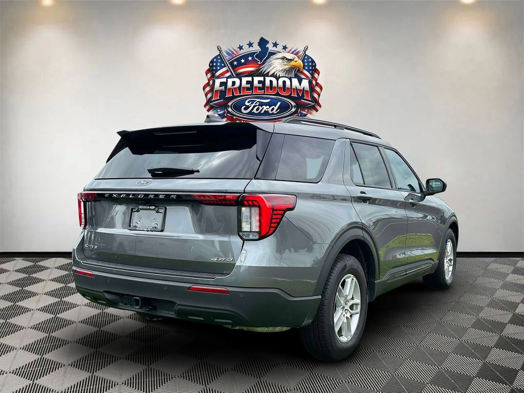 Used 2026 Ford Explorer Active AWD/4WD image 6