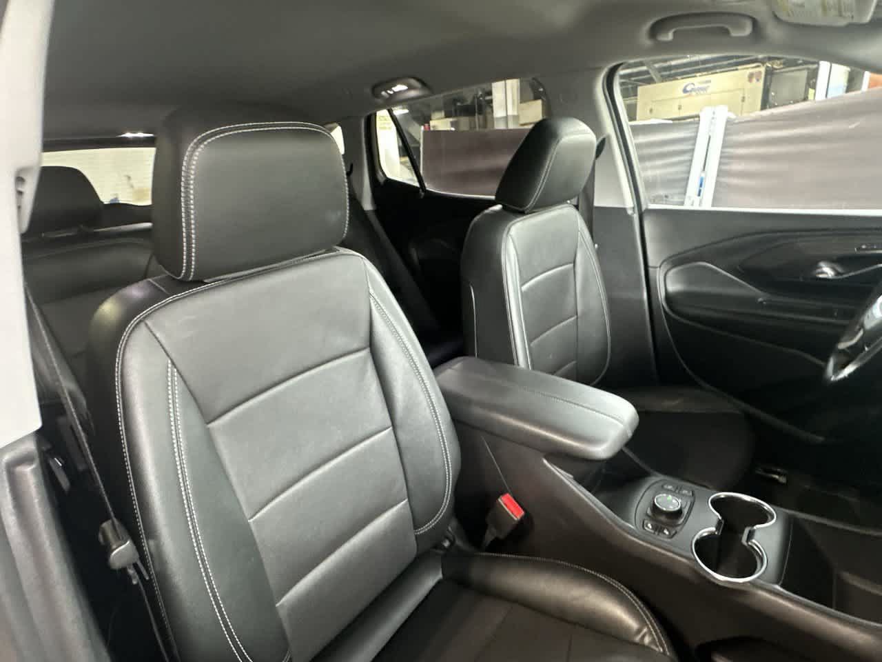 Used 2024 GMC Terrain SLT AWD/4WD image 27