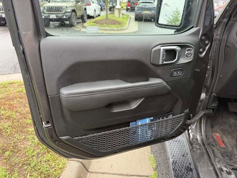 Used 2023 Jeep Wrangler Unlimited Sahara w/ Cold Weather Group AWD/4WD image 30