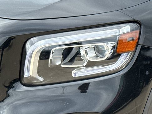 Used 2022 Mercedes-Benz GLB 250 image 4