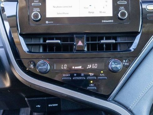 Used 2022 Toyota Camry SE image 23
