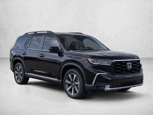 Used 2025 Honda Pilot Touring image 3