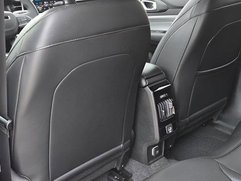 New 2026 Jeep Compass Latitude image 17