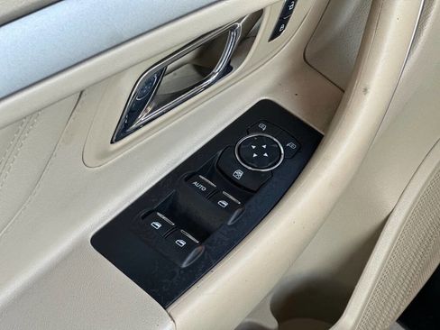 Used 2016 Ford Taurus SE image 13