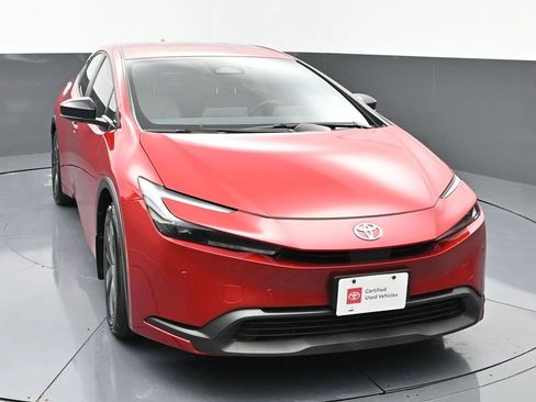 Used 2024 Toyota Prius LE image 3