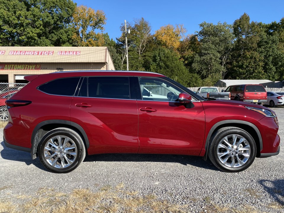 Used 2025 Toyota Highlander Limited AWD/4WD image 4