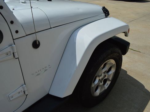 Used 2013 Jeep Wrangler Sahara w/ Dual Top Group AWD/4WD image 10