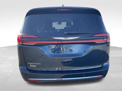 Used 2023 Chrysler Pacifica Touring-L image 17