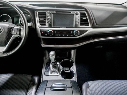 Used 2016 Toyota Highlander Plus FWD image 24