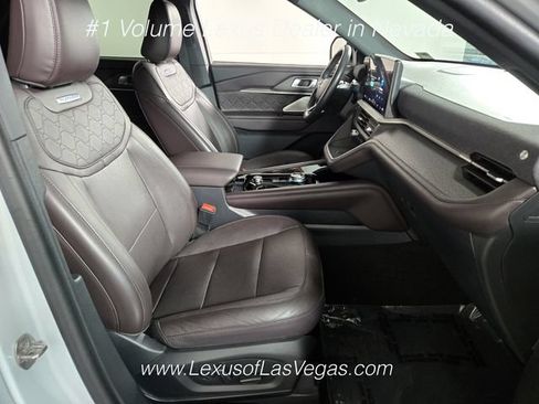 Used 2025 Ford Explorer Platinum w/ LUX Leather Package AWD/4WD image 24