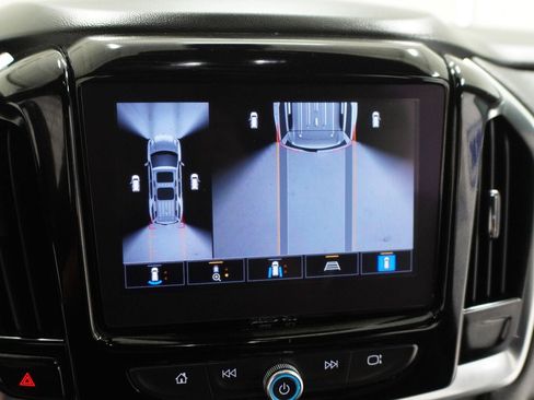 Used 2023 Chevrolet Traverse RS FWD image 21