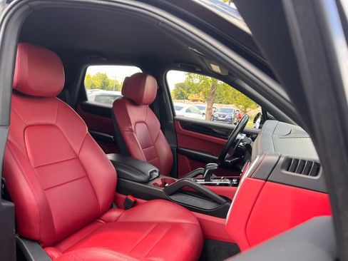 Used 2022 Porsche Cayenne AWD/4WD image 32