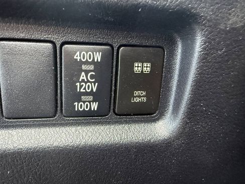 Used 2015 Toyota 4Runner SR5 AWD/4WD image 21