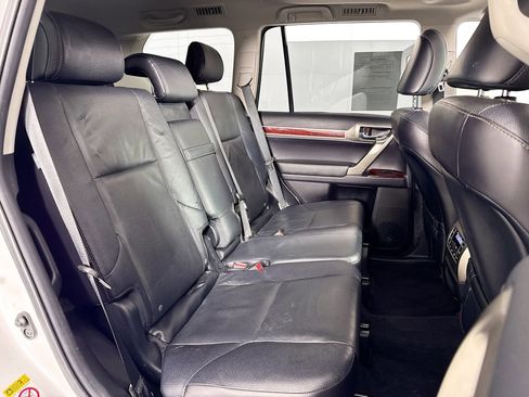 Used 2015 Lexus GX 460 image 36