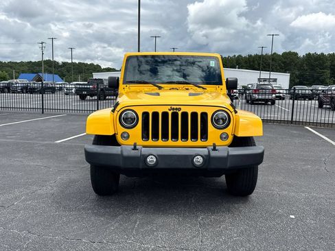 Used 2015 Jeep Wrangler Unlimited Sahara AWD/4WD image 3