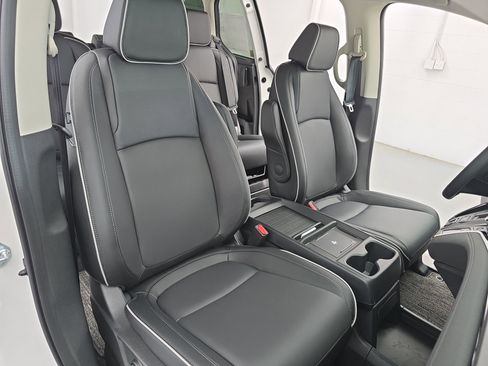 New 2026 Honda Odyssey Touring image 10
