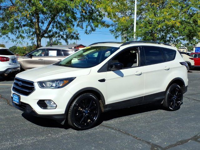 Used 2017 Ford Escape SE w/ Equipment Group 201A AWD/4WD image 1