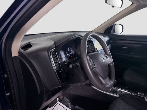 Used 2020 Mitsubishi Outlander ES FWD image 22