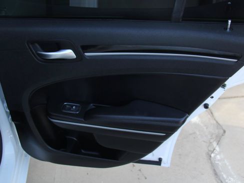 Used 2023 Chrysler 300 Touring w/ Sport Appearance Package RWD image 29