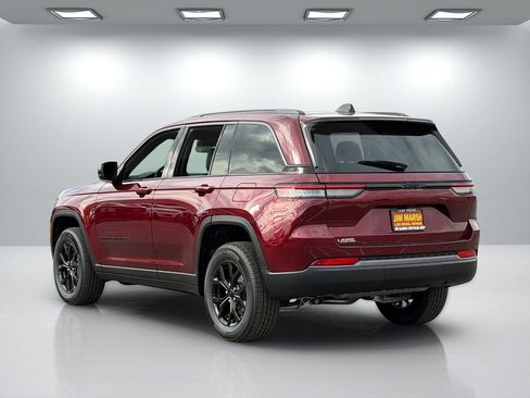 New 2026 Jeep Grand Cherokee Altitude image 4