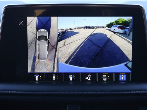 Used 2022 GMC Yukon SLT w/ SLT Luxury Package AWD/4WD image 12