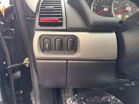 Used 2004 Mitsubishi Galant ES image 25