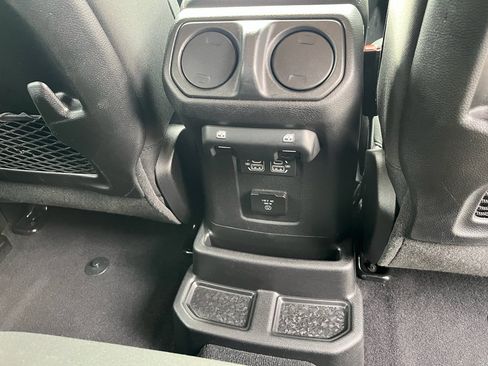 Used 2025 Jeep Wrangler Unlimited Rubicon 4xe w/ Convenience Group AWD/4WD image 32