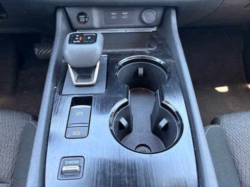 Used 2025 Nissan Rogue SV FWD image 18