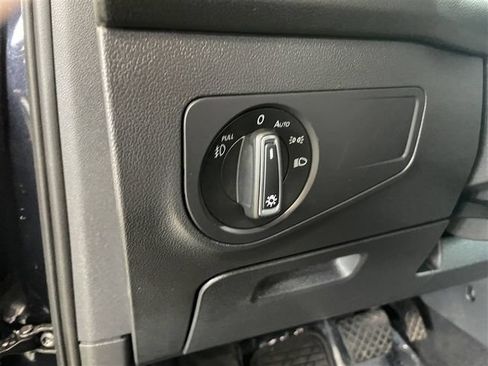 Used 2020 Volkswagen Tiguan SE AWD/4WD image 12