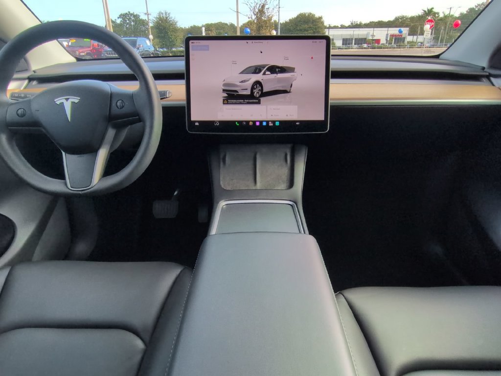 Used 2024 Tesla Model Y Long Range RWD image 21