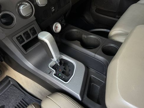 Used 2010 Toyota Tundra 4x4 CrewMax image 21