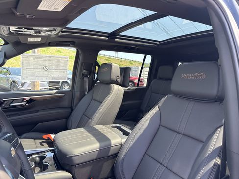 New 2026 Chevrolet Suburban High Country AWD/4WD image 30