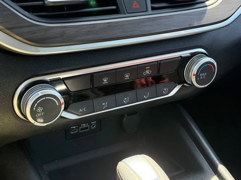 Used 2025 Nissan Altima 2.5 SV FWD image 9