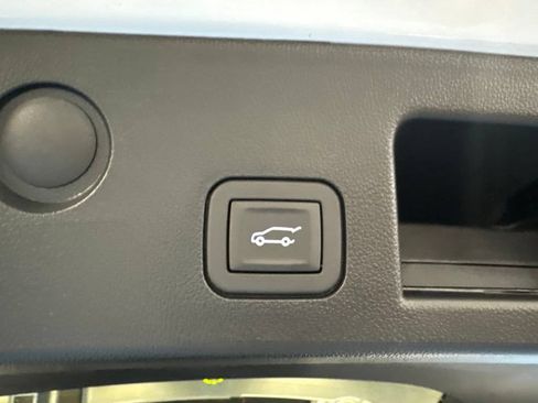 New 2026 Chevrolet Equinox LT w/ Convenience Package II FWD image 9
