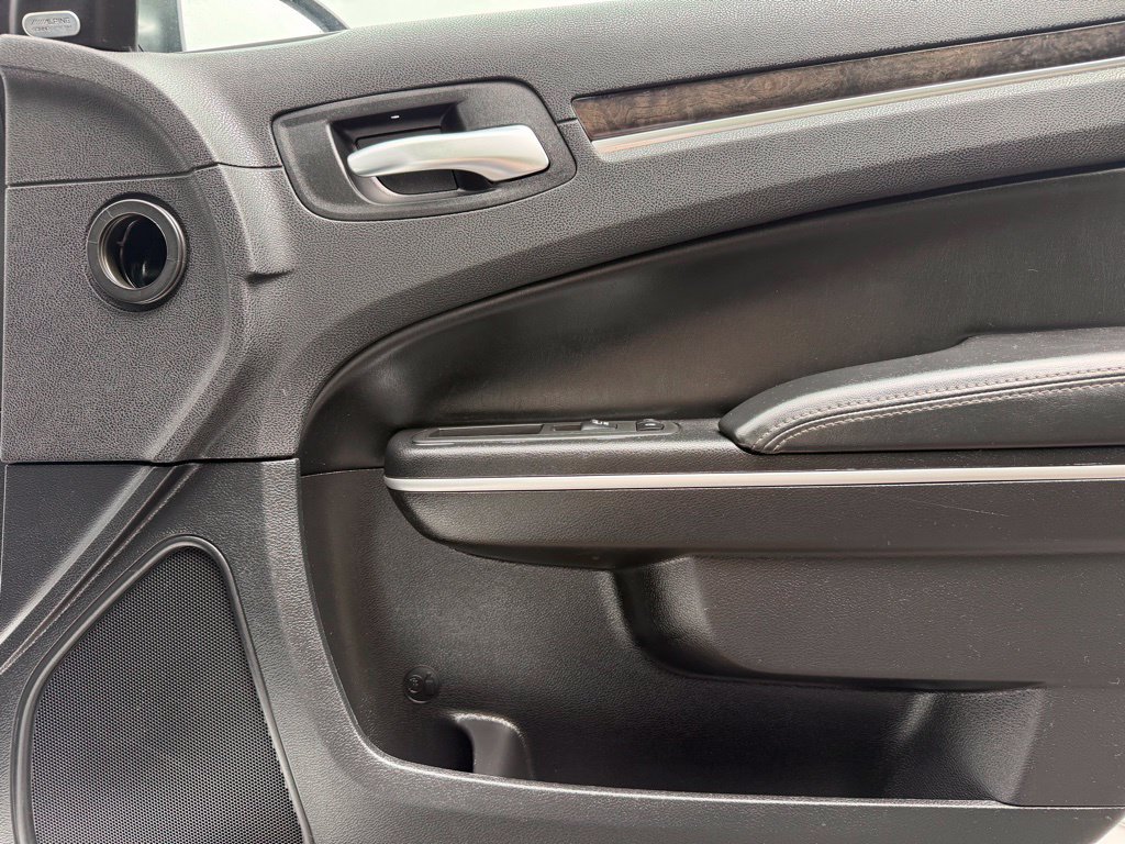 Used 2019 Chrysler 300 Limited RWD image 14