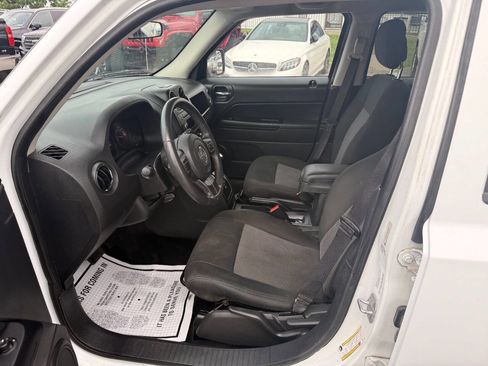 Used 2014 Jeep Patriot Latitude w/ All Weather Capability Group AWD/4WD image 17